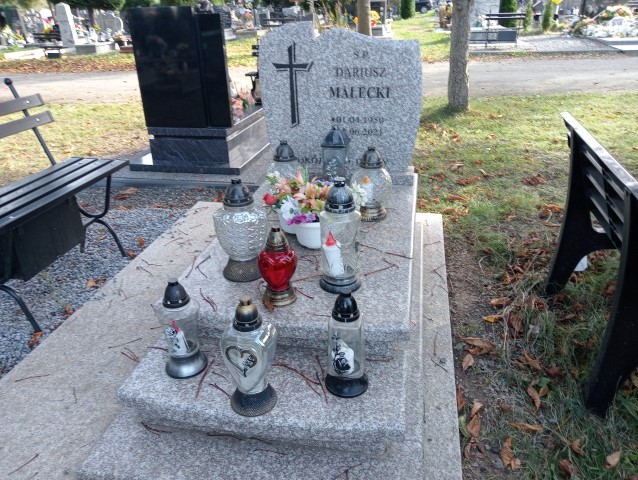 Dariusz Małecki 1950 Dzierżoniów - Grobonet - Wyszukiwarka osób pochowanych