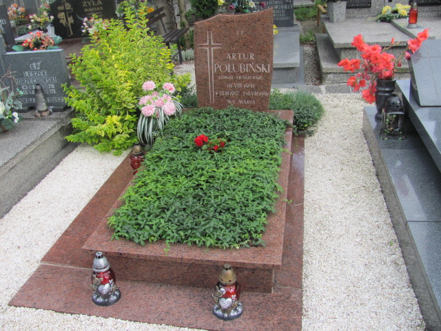 Grób Artur Józef Połubiński